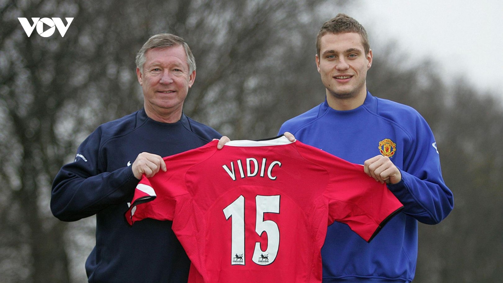 Ngày này năm xưa: Trung vệ "thép" Vidic gia nhập MU