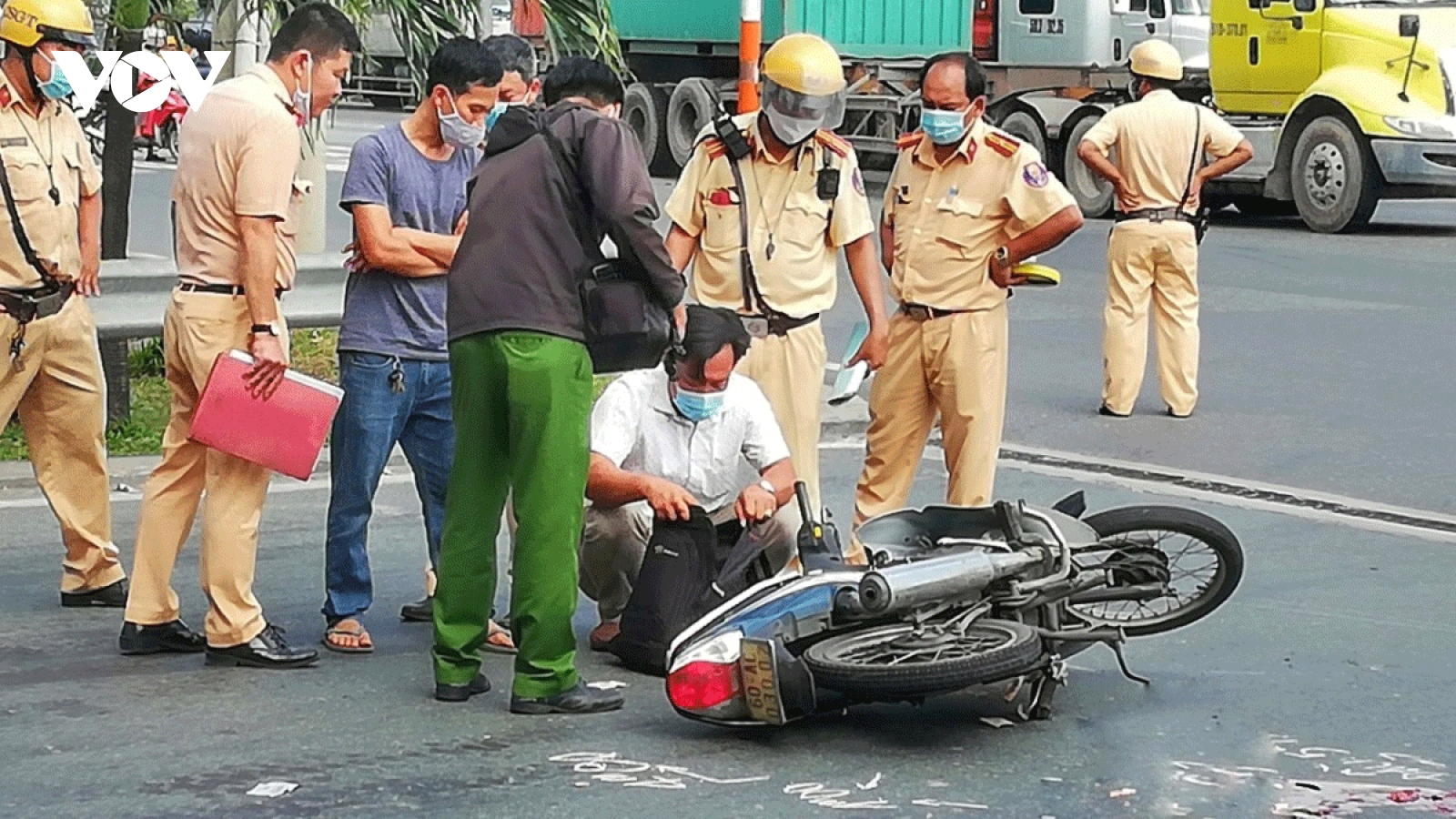 Road accidents kill 13 on first day of Tet break