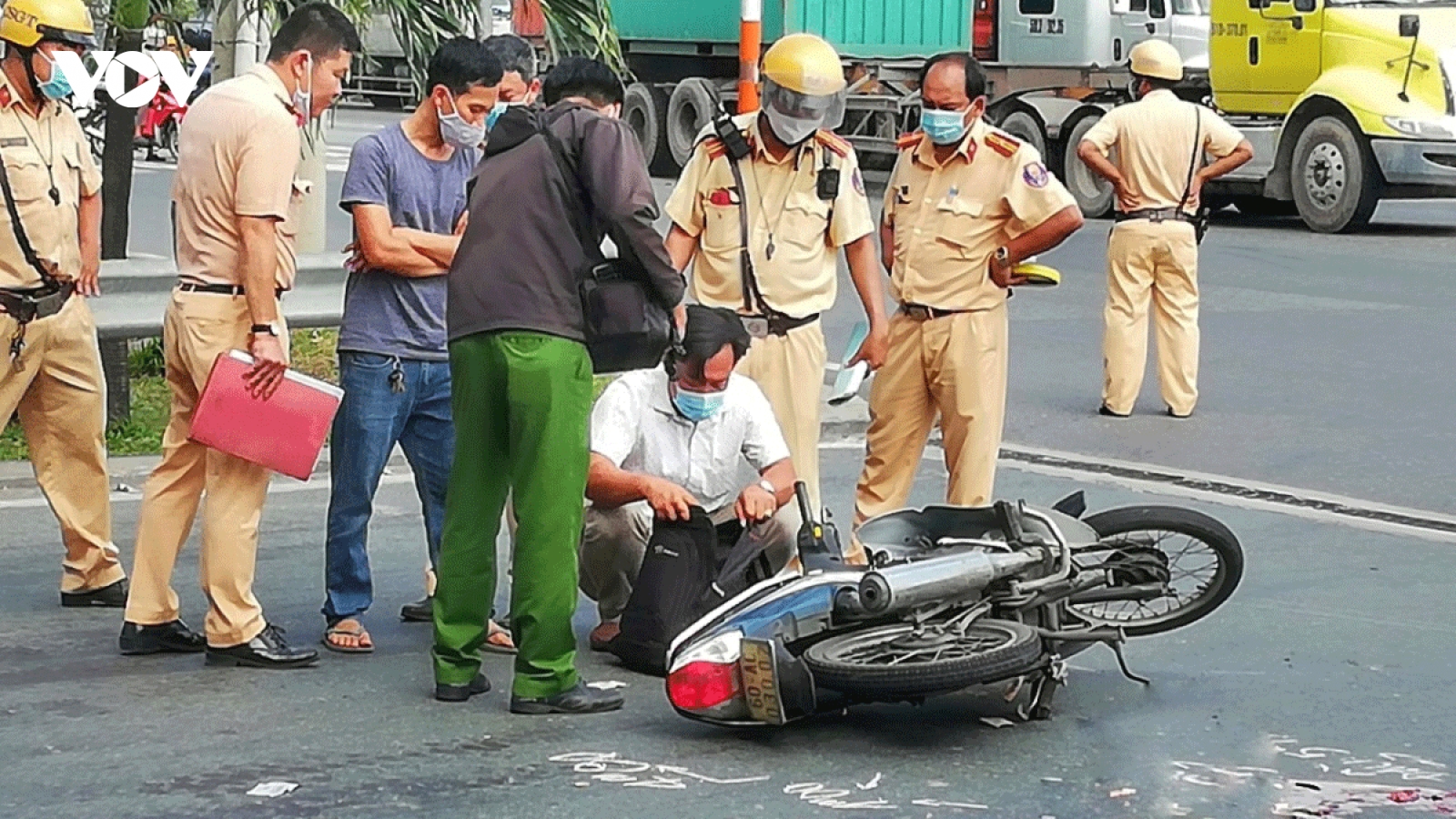 Road accidents kill 13 on first day of Tet break 
