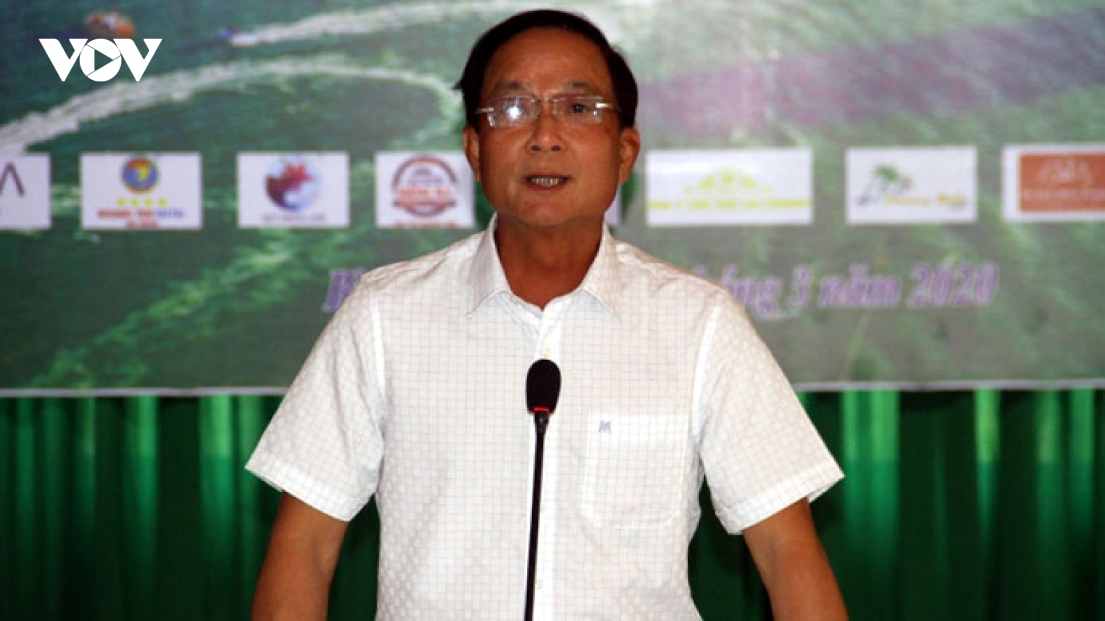 Cựu giám đốc Sở Du lịch Bình Định chơi golf giữa đợt dịch nghỉ hưu trước tuổi