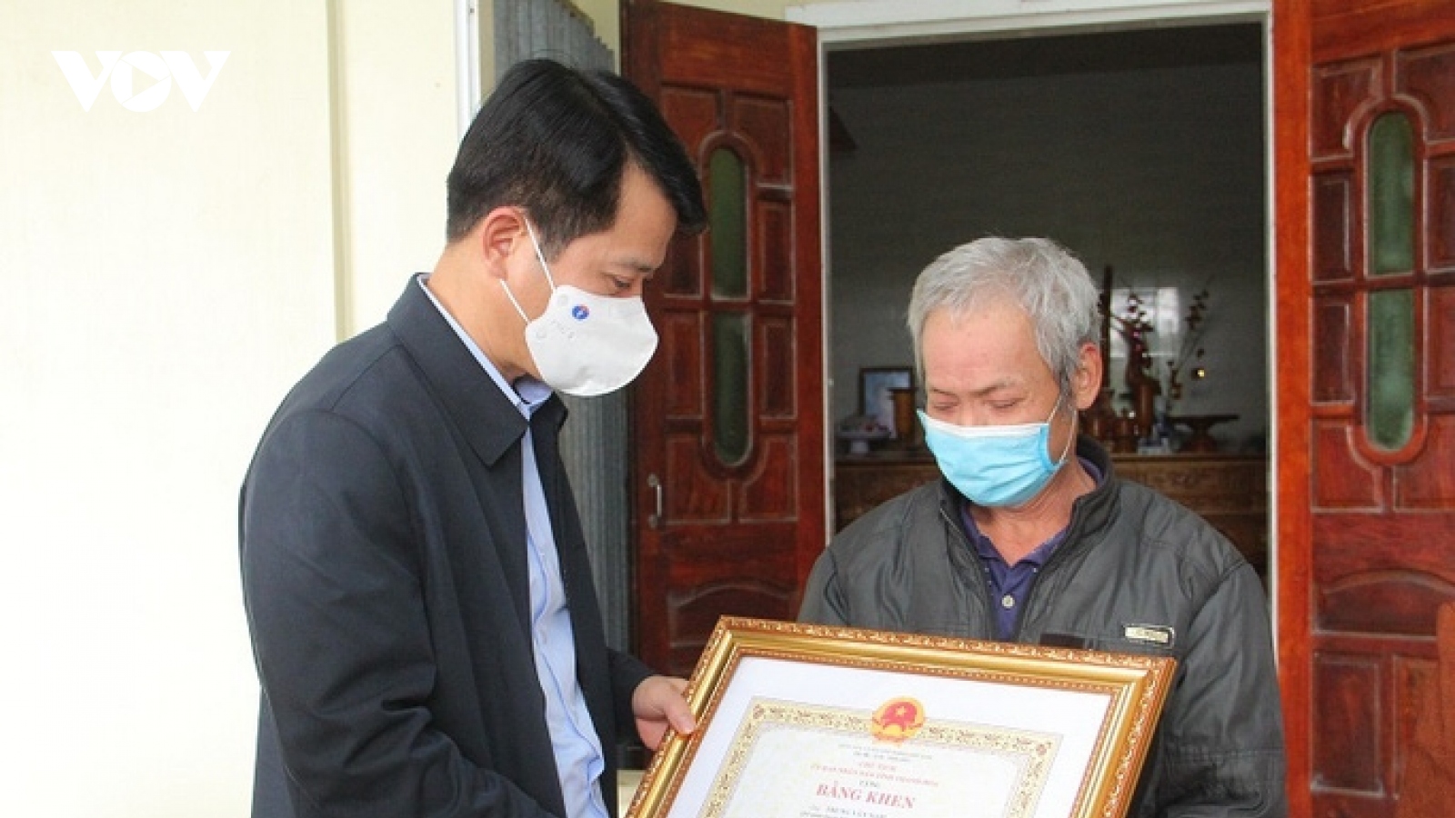 Thanh Hoá tặng bằng khen người cứu cháu bé trong đám cháy