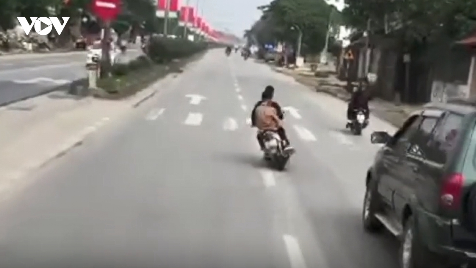 Triệu tập nhóm “quái xế” giỡn mặt tử thần trên quốc lộ 1A