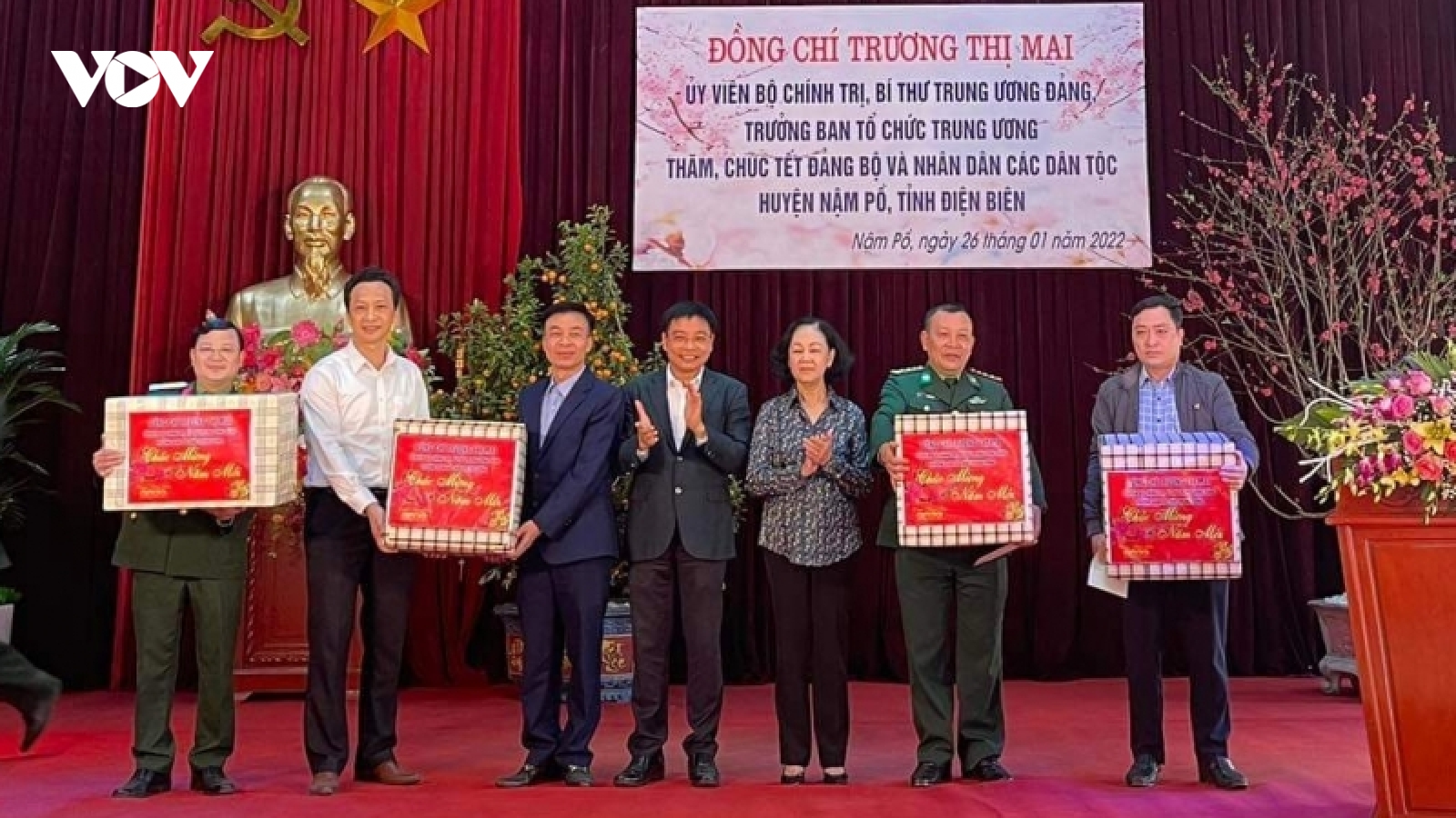 Trưởng Ban Tổ chức Trung ương thăm và chúc Tết tại huyện biên giới Nậm Pồ