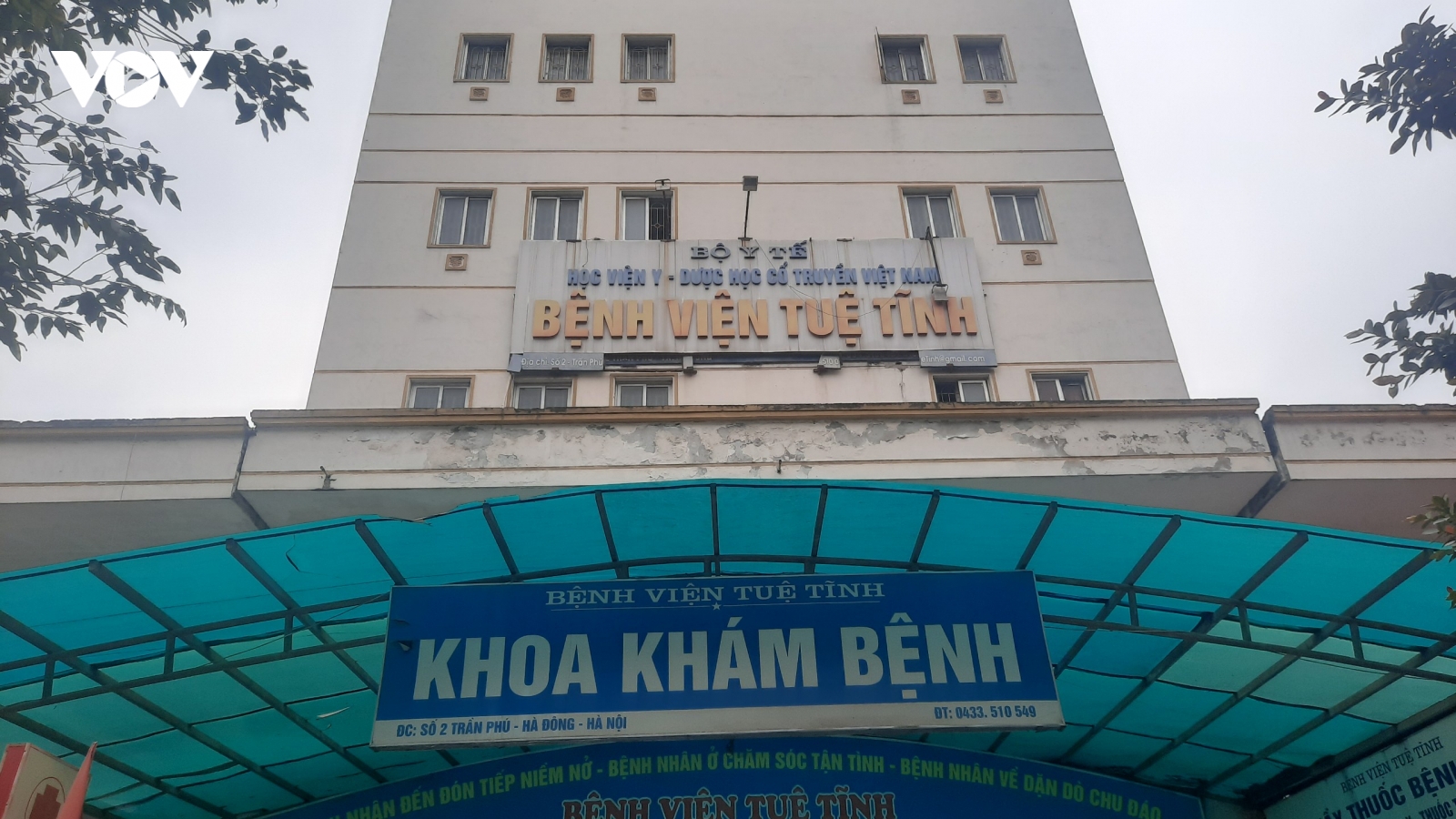 Vì sao Bệnh viện Tuệ Tĩnh nợ lương y bác sĩ, nhân viên nhiều tháng liền?