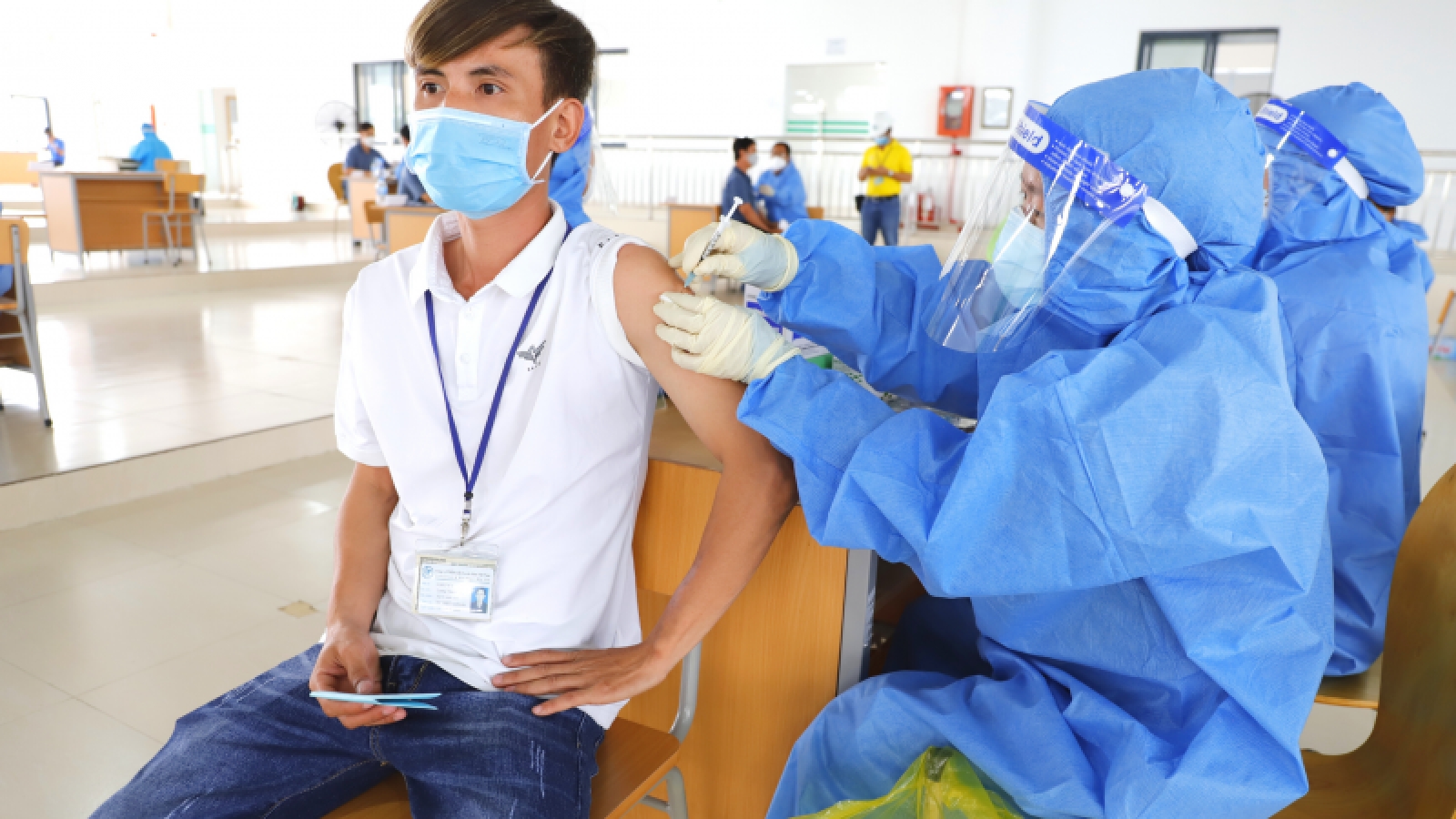 Hậu Giang tiêm vaccine mũi 3 phòng Covid-19 cho công nhân, người lao động tại doanh nghiệp