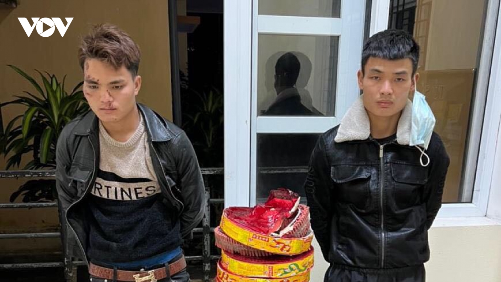 Bắt quả tang 2 đối tượng vận chuyển hơn 20 kg pháo nổ