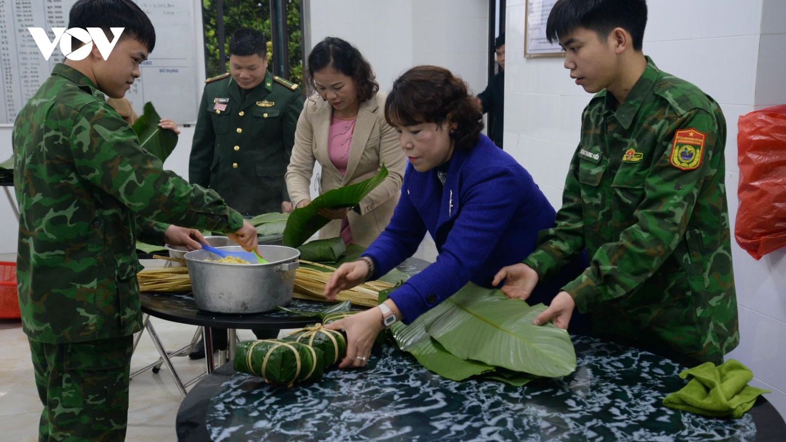 “Xuân Biên phòng, ấm lòng dân bản”