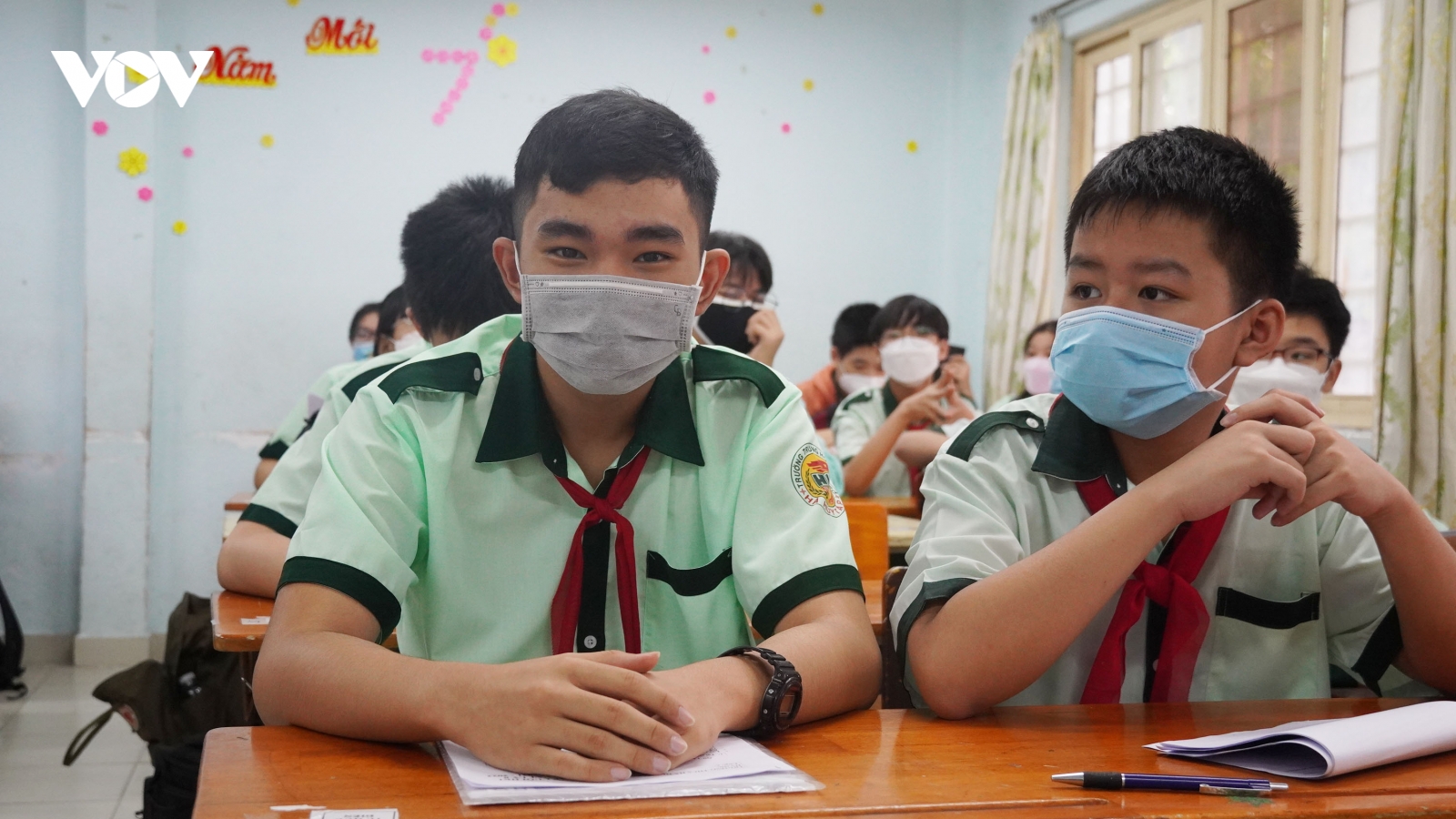 Sau 1 tuần học sinh lớp 7 đến 12 ở TP.HCM đi học trở lại: Phụ huynh yên tâm hơn