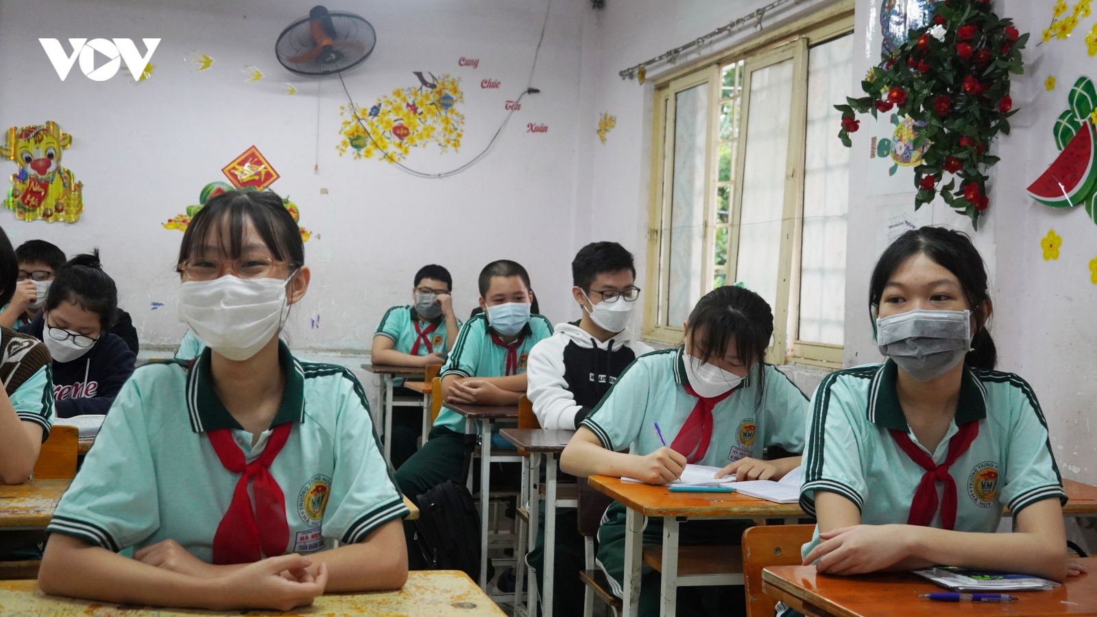 Khoảng 7.500 học sinh tại TP.HCM rút học bạ về quê