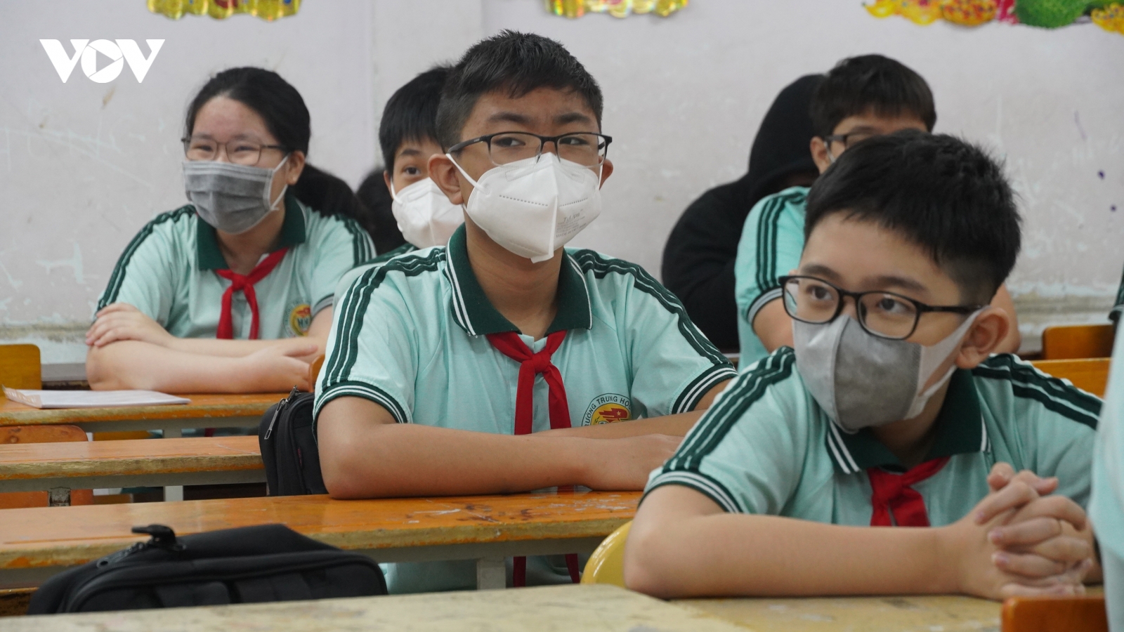 Nhiều học sinh TP.HCM rút học bạ về quê vì gia đình gặp khó khăn kinh tế