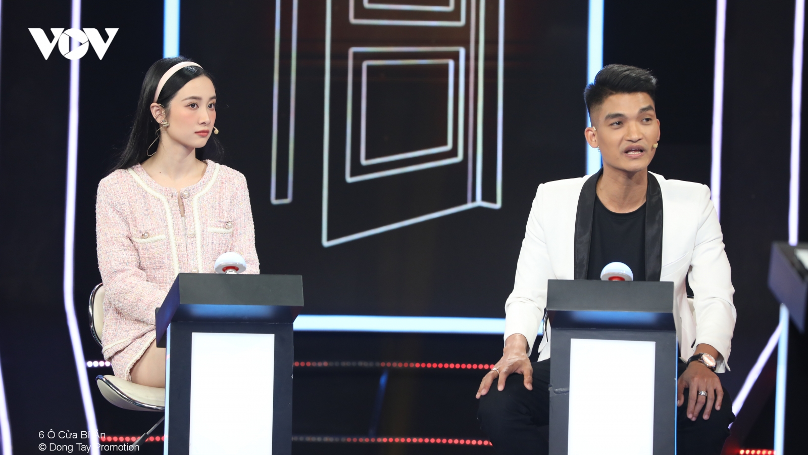 Mạc Văn Khoa nháy mắt khiến Jun Vũ "rung động" vì độ hài hước của mình