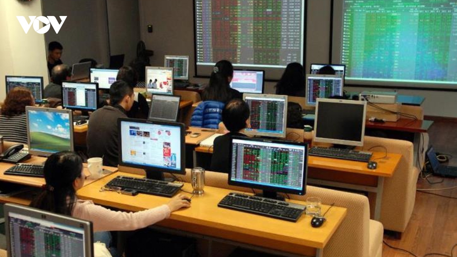 Nhà đầu tư chứng khoán cần thận trọng, không nên giải ngân trong thời điểm này
