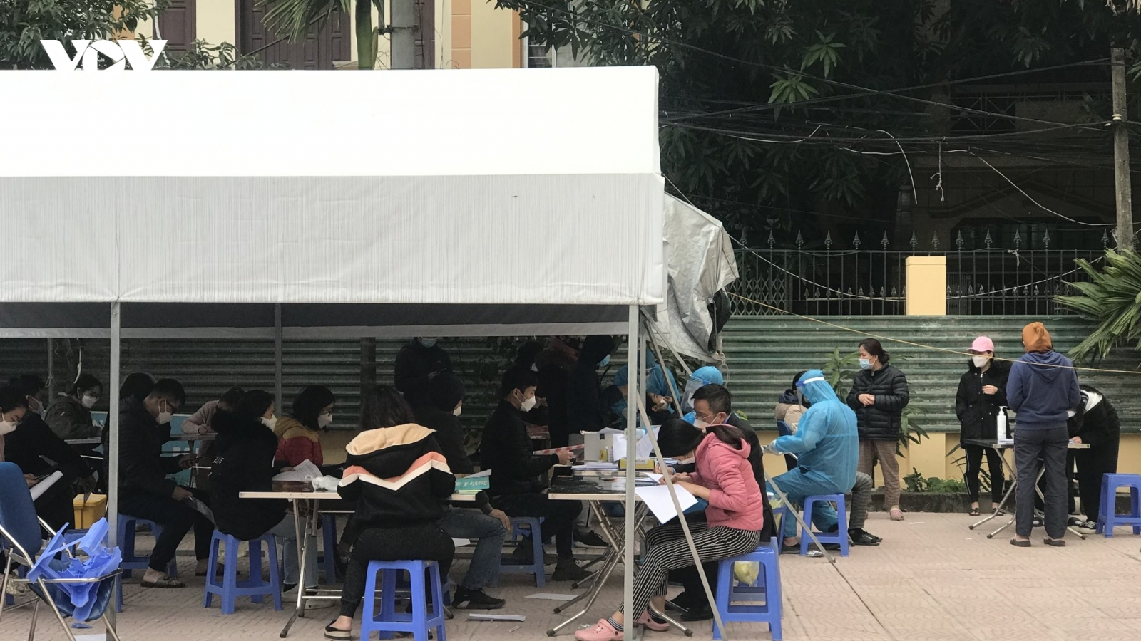 Hà Nội quá tải xác nhận F0, người dân chậm được tiếp cận thuốc điều trị
