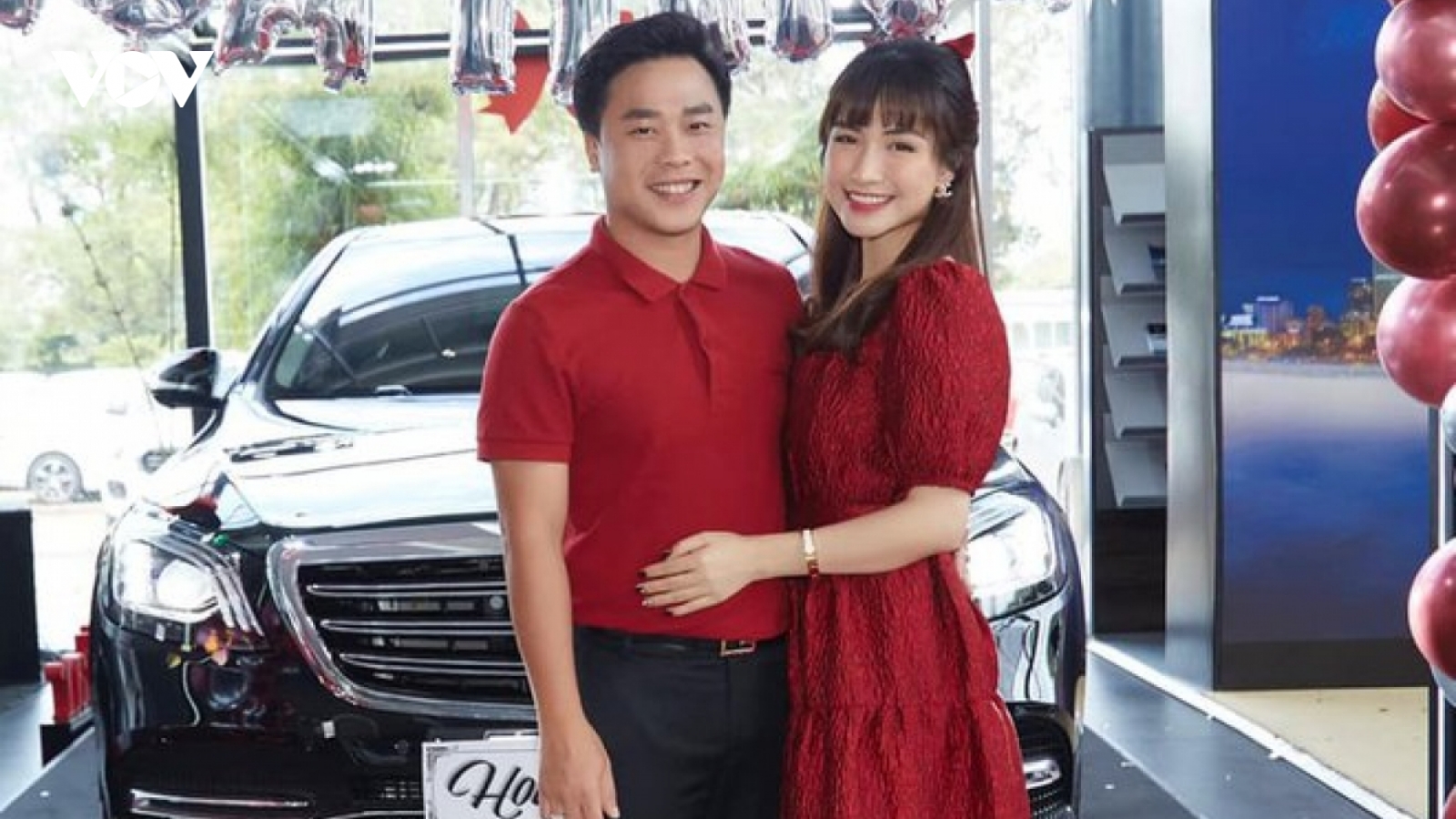 Chuyện showbiz: Bạn trai thiếu gia lên tiếng sau khi Hòa Minzy xác nhận đã chia tay