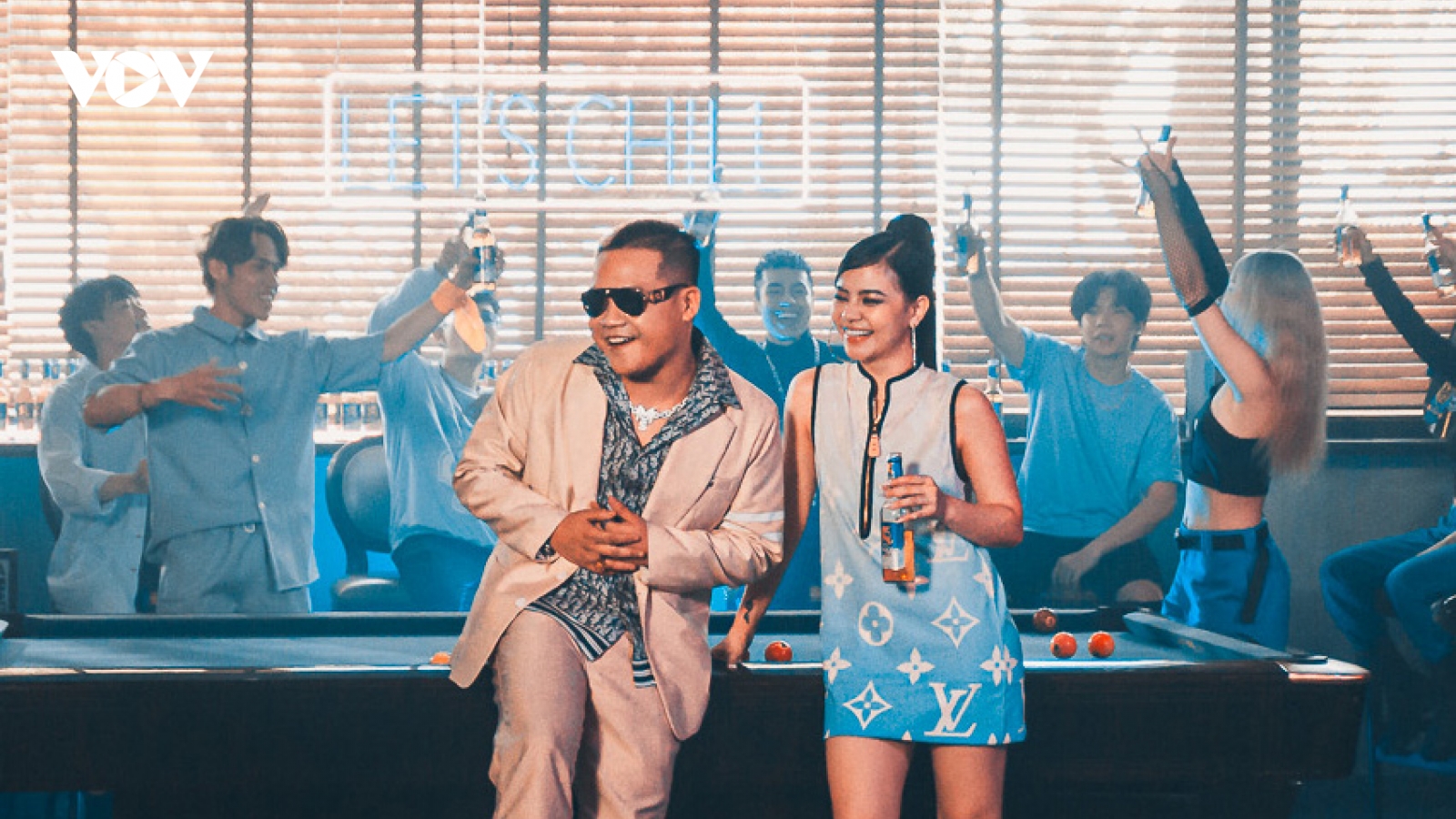 Á Quân Rap Việt Blacka "thả thính" TIA táo bạo trong MV "Chill đi em"