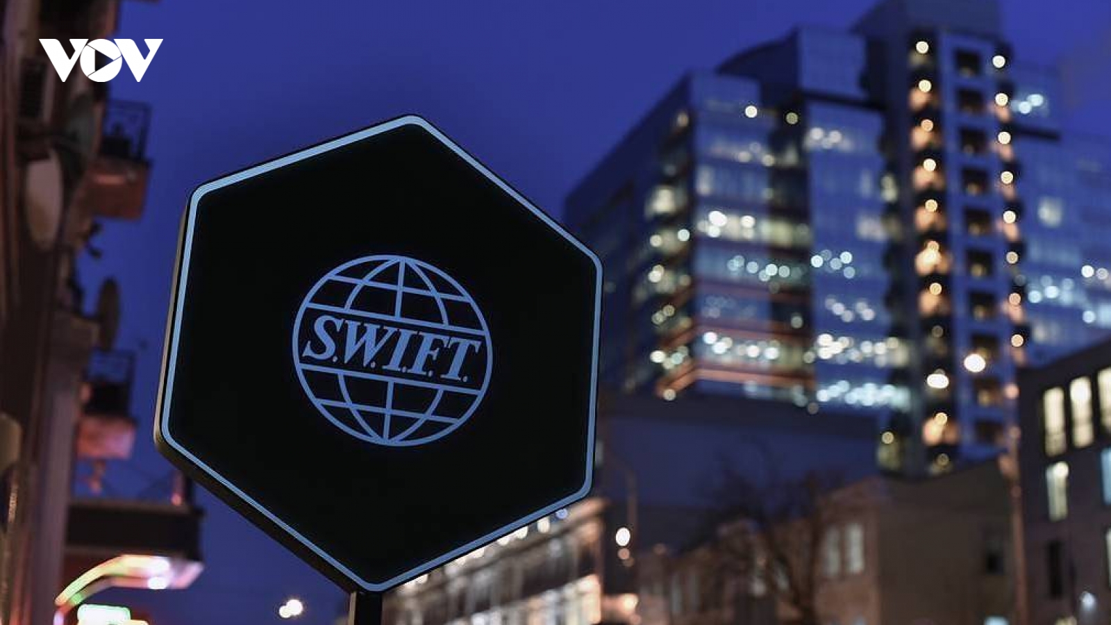 Nga bị loại khỏi hệ thống thanh toán quốc tế SWIFT gây hệ quả gì?