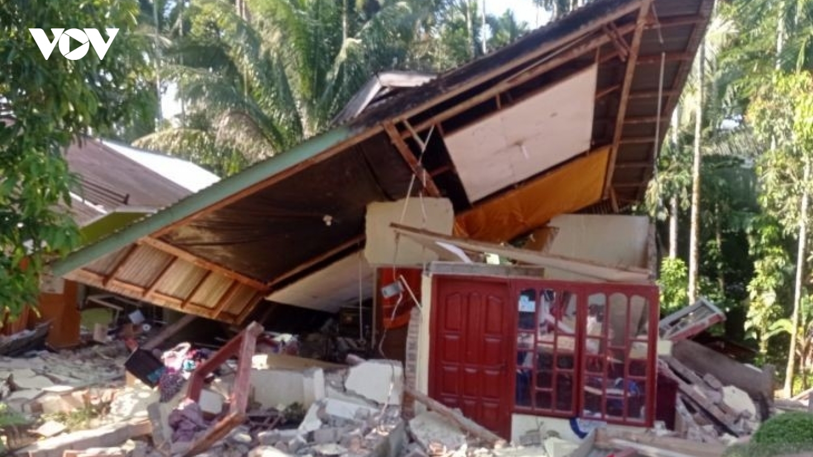 Động đất Indonesia: Ít nhất 6 người thiệt mạng, hàng trăm ngôi nhà sụp đổ