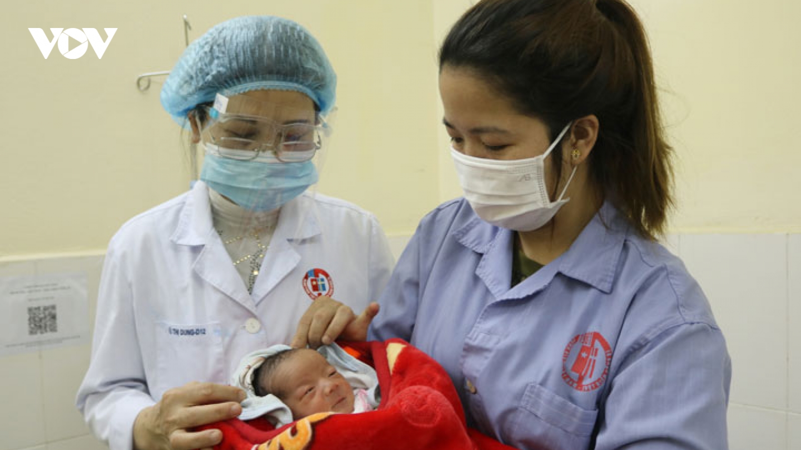 Cứu sống 2 mẹ con sản phụ bị tiền sản giật nặng, biến chứng HELLP