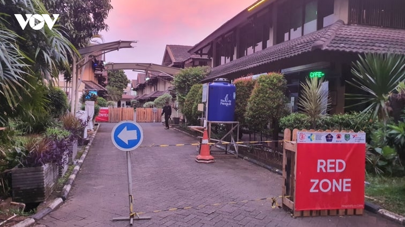 Indonesia không vội nới lỏng, chuyển tình trạng đại dịch sang bệnh đặc hữu