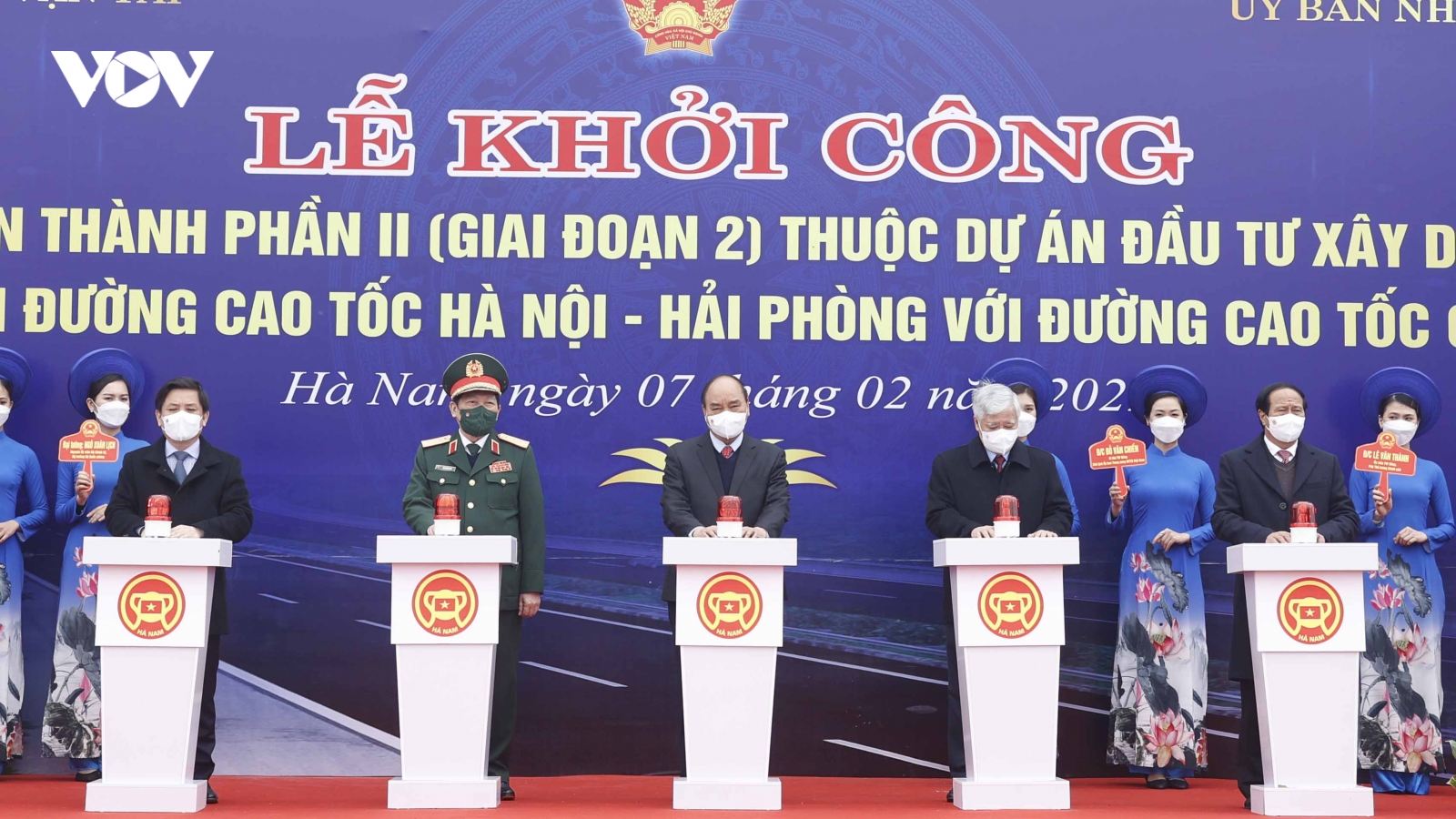 Chủ tịch nước dự lễ khởi công tuyến đường bộ kết nối hai cao tốc