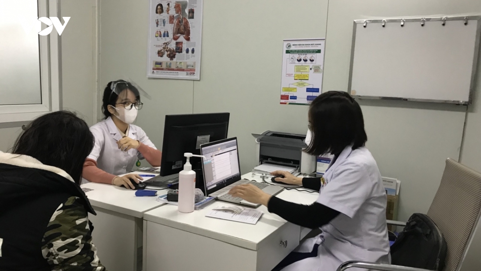 Hậu Covid-19: Không chủ quan khi thấy khó thở, đau tức ngực