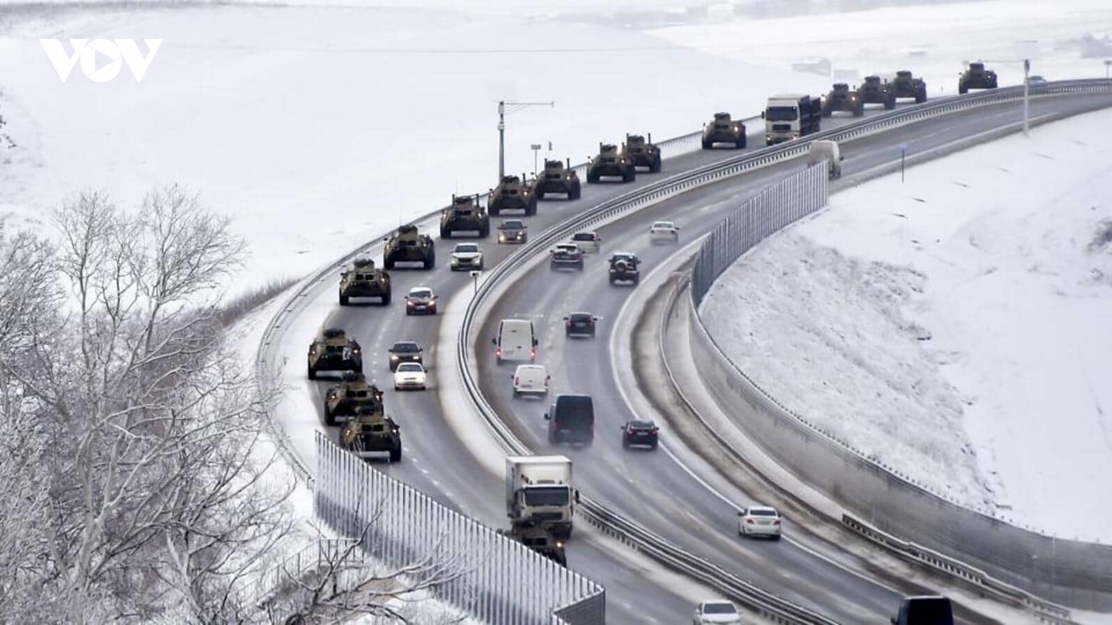 Lo ngại khả năng Nga tấn công, các nước ồ ạt khuyến cáo công dân rời Ukraine