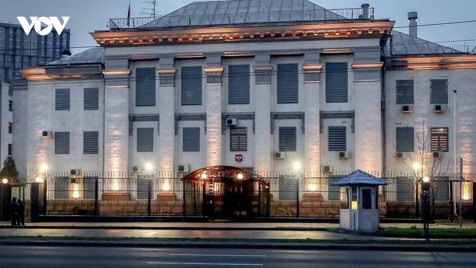 Các nhà ngoại giao Nga bắt đầu rời khỏi Ukraine