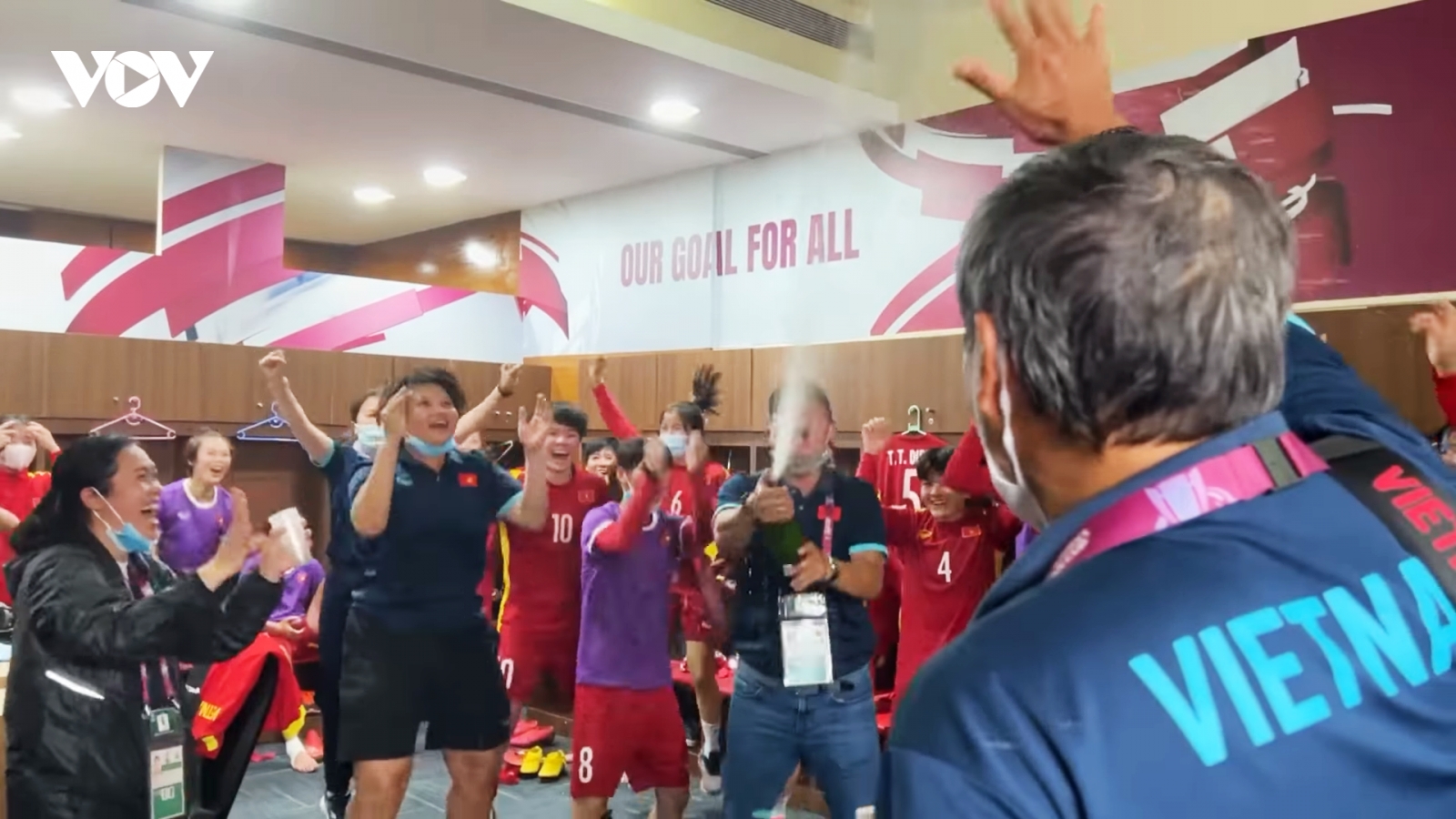 ĐT nữ Việt Nam mở hội trong phòng thay đồ khi giành vé dự VCK World Cup 2023