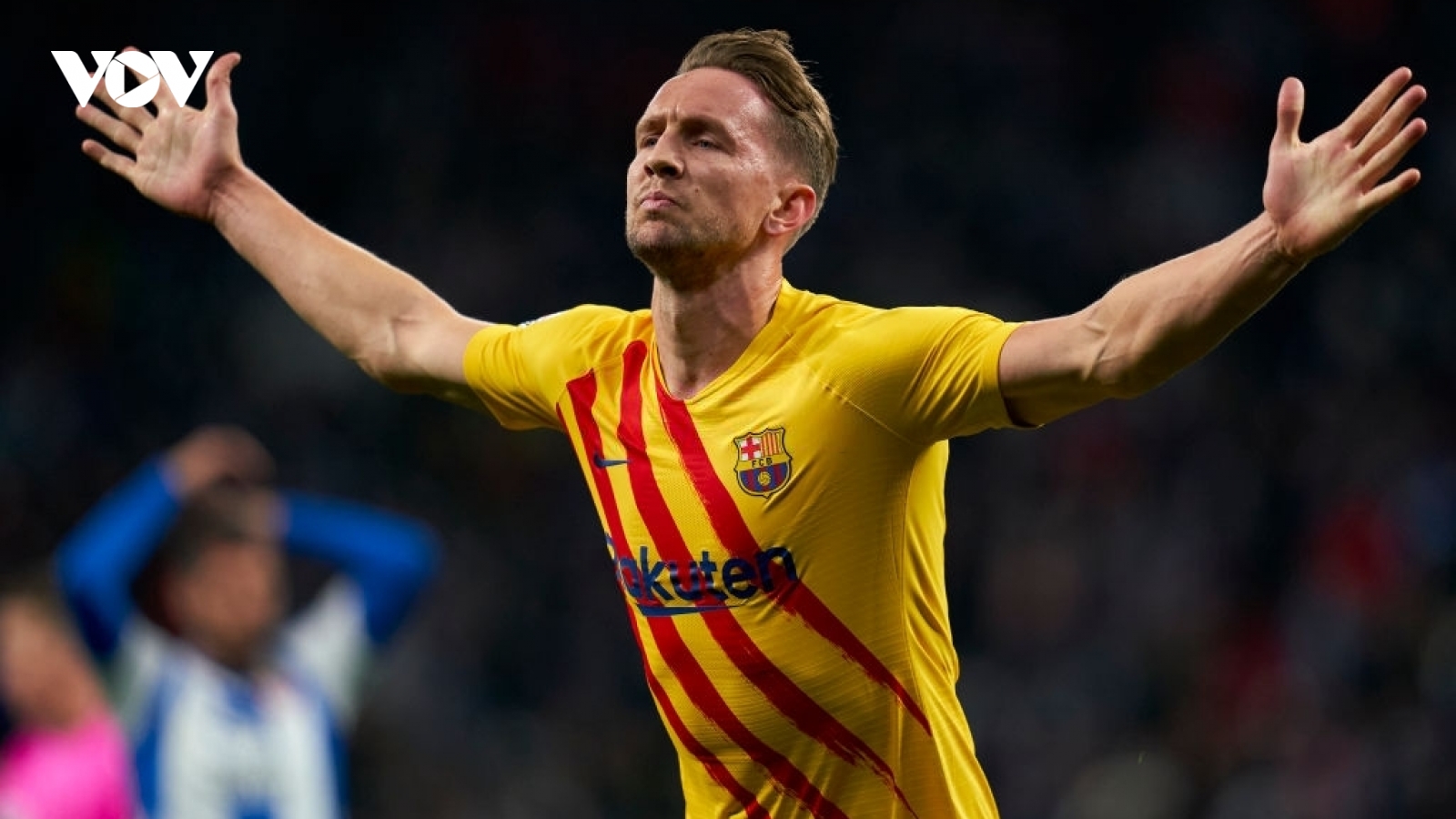 De Jong cứu Barca thoát thua Espanyol trong trận derby có 3 thẻ đỏ