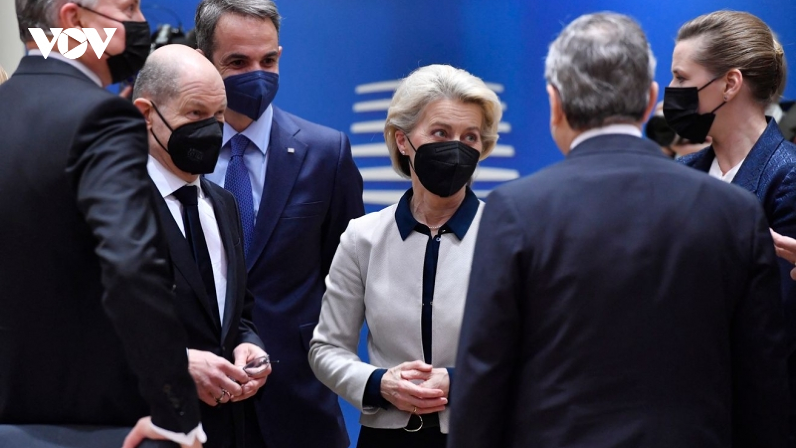 EU đóng cửa không phận với Nga, gia tăng trợ giúp vũ khí cho Ukraine