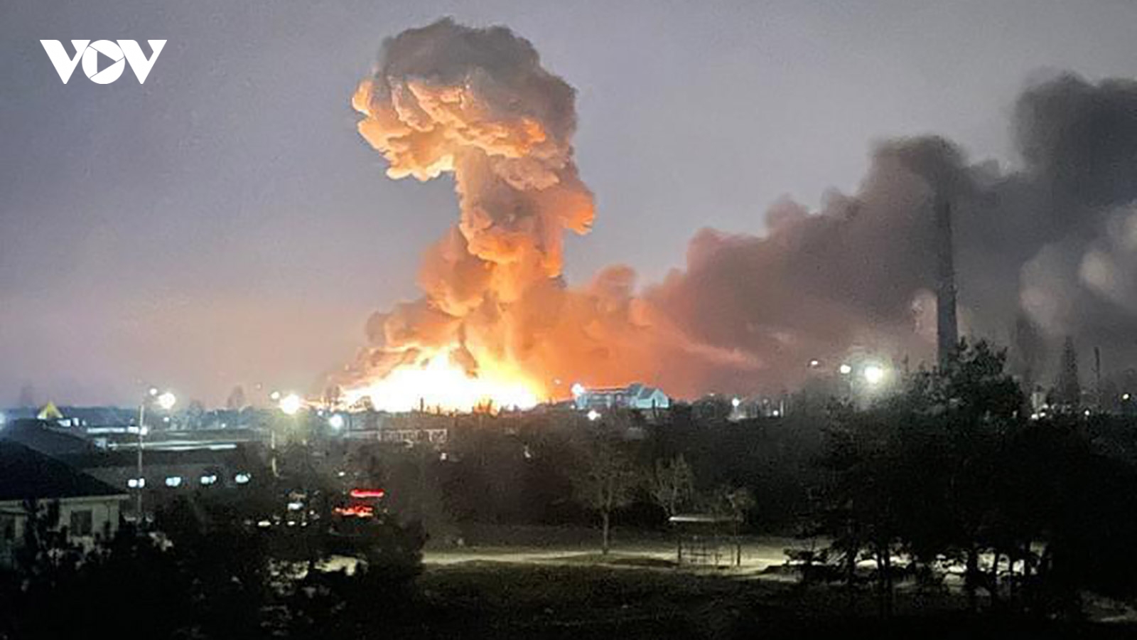 Một loạt vụ nổ lớn làm rung chuyển Ukraine