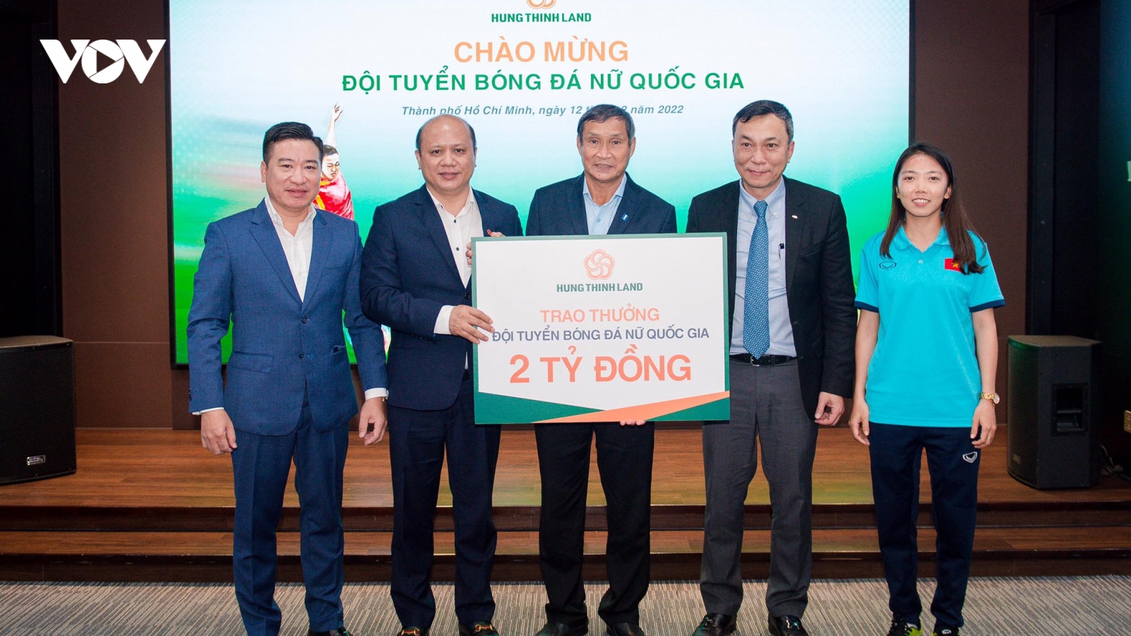 Hưng Thịnh Land trao thưởng 2 tỷ đồng cho đội tuyển bóng đá nữ Việt Nam