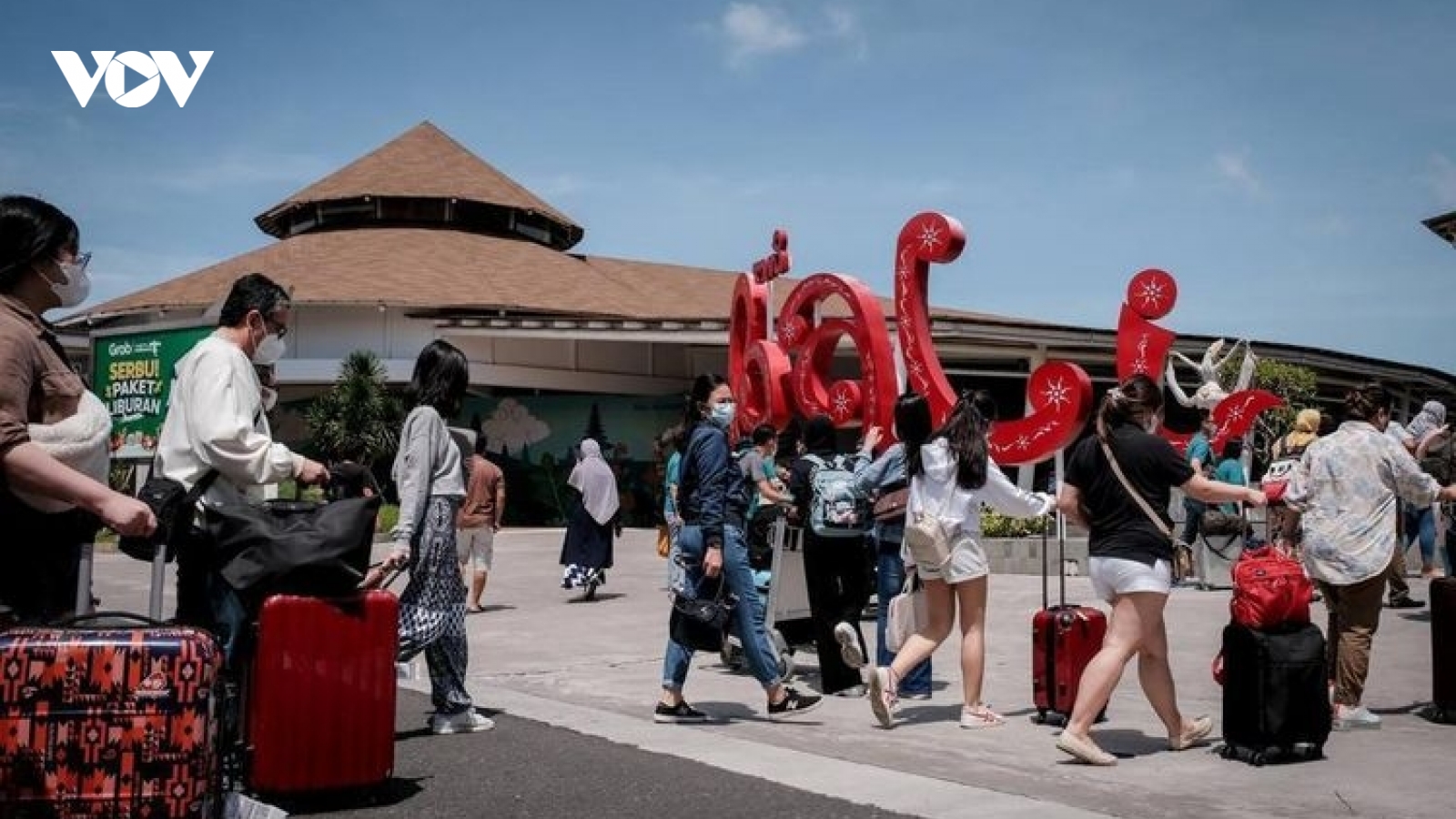 Indonesia hạn chế khách quốc tế nhập cảnh và đưa ra lệnh giới nghiêm ở thủ đô Jakarta