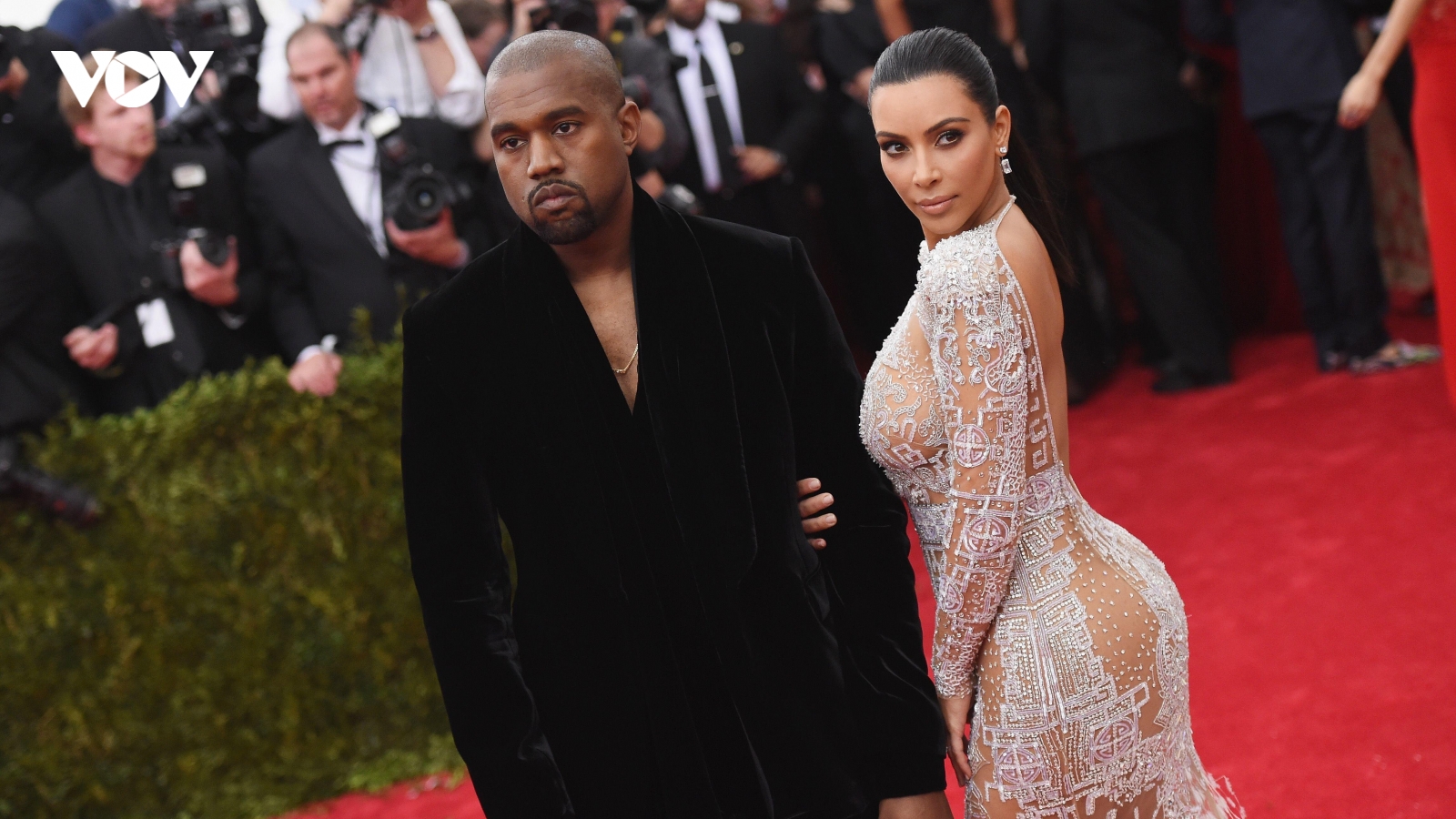 Kim Kardashian và chồng cũ Kanye West bất ngờ "có biến"