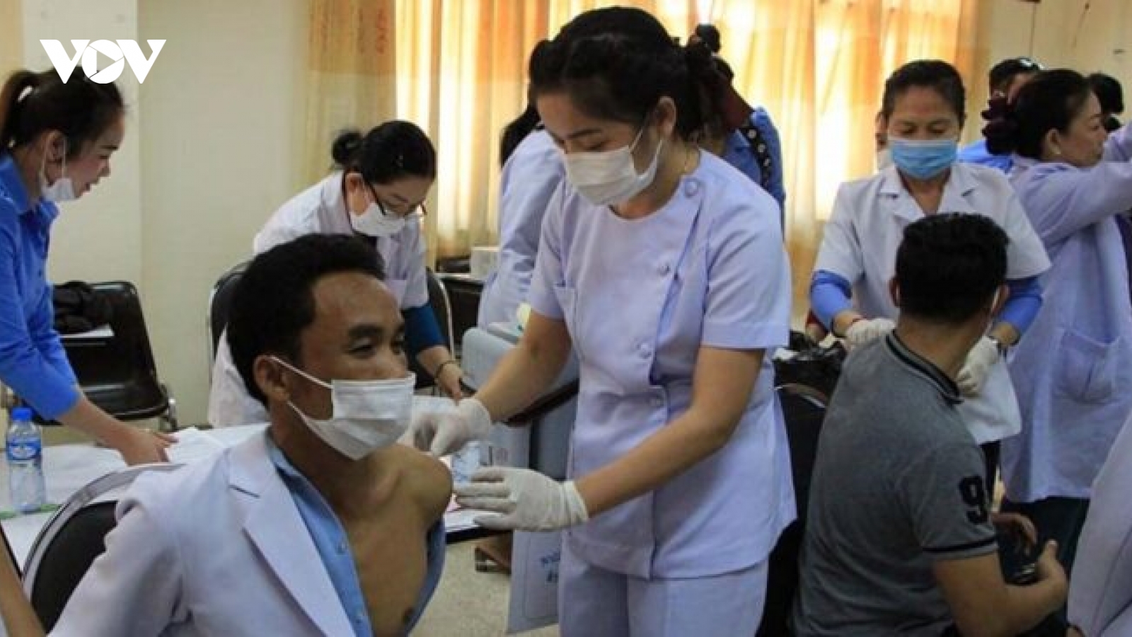 Lào đẩy mạnh chương trình tiêm vaccine ngừa Covid-19