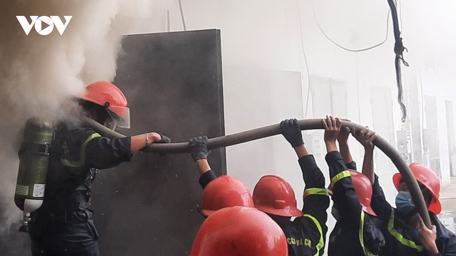 Kịp thời dập tắt đám cháy tại Công ty chế biến gỗ ở Bình Định 