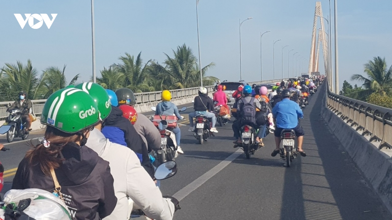 Xả trạm cầu Rạch Miễu vì ùn ứ giao thông