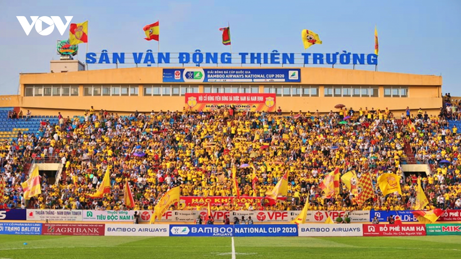 V-League 2022: Trận Nam Định - HAGL đón 10.000 khán giả