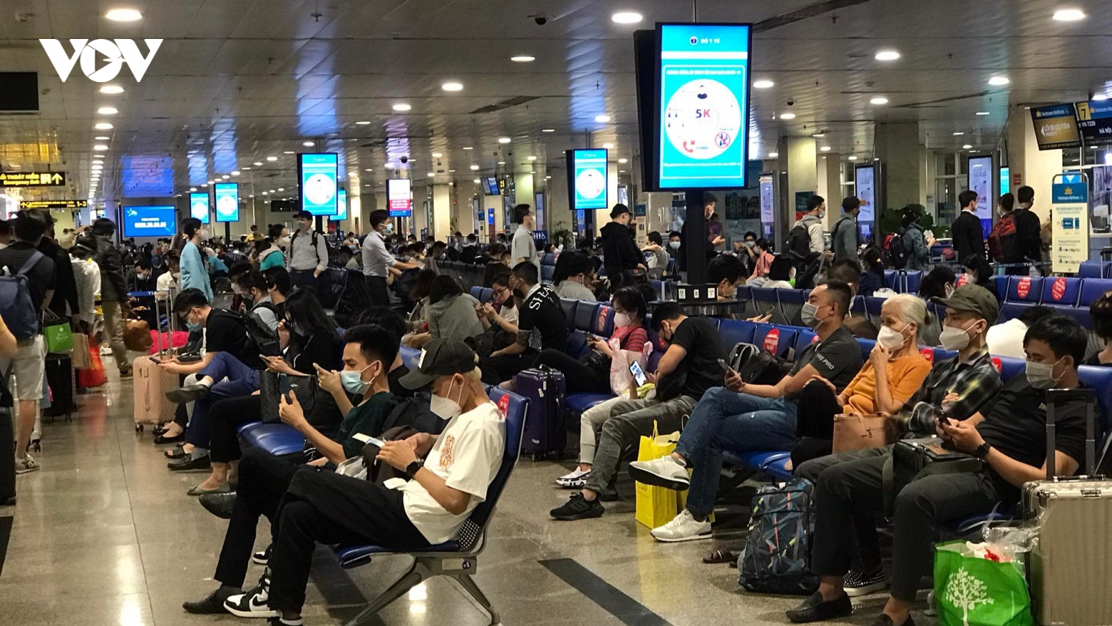 Vì sao khách đi máy bay tăng đột biến sau Tết Nguyên đán?