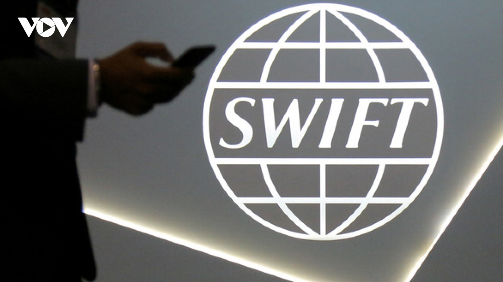 Loại Nga khỏi SWIFT: Đòn 'tới bến' vào xuất nhập khẩu, Việt Nam 'vạ lây'