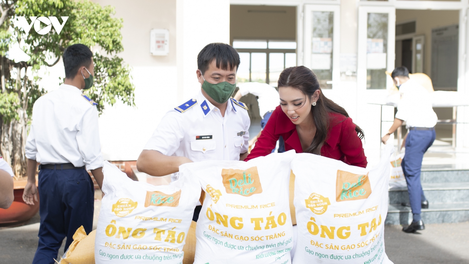 Hoa hậu Thùy Tiên tri ân ngành y nhân dịp kỷ niệm ngày Thầy thuốc Việt Nam