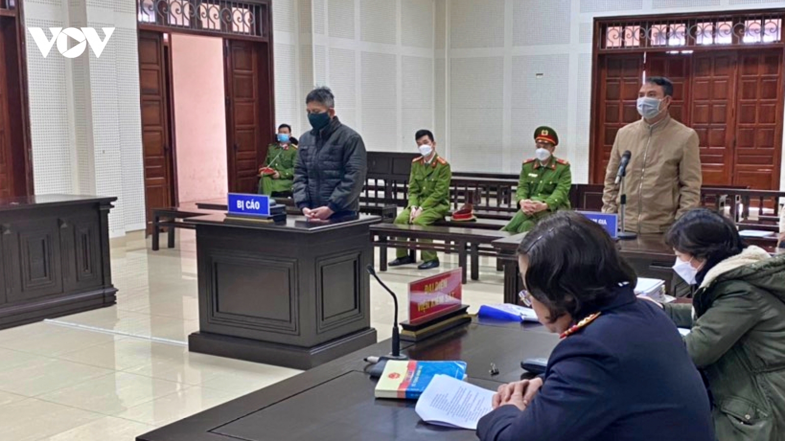 Lĩnh án 24 năm tù vì chiếm đoạt tài sản và làm giả con dấu, tài liệu của cơ quan nhà nước