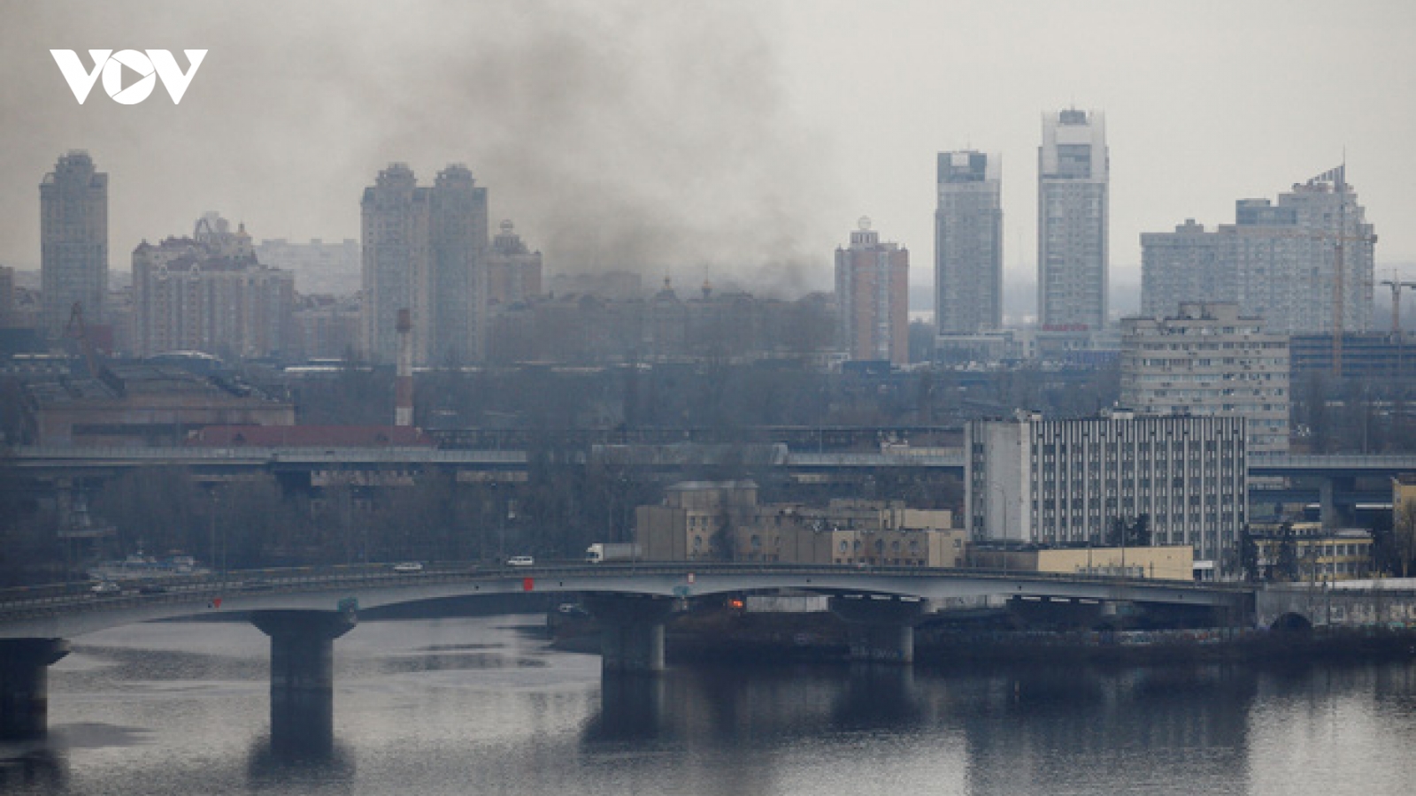 Ukraine đang "cân nhắc đề xuất" đàm phán với Nga ở Minsk giữa lúc Kiev bị bao vây