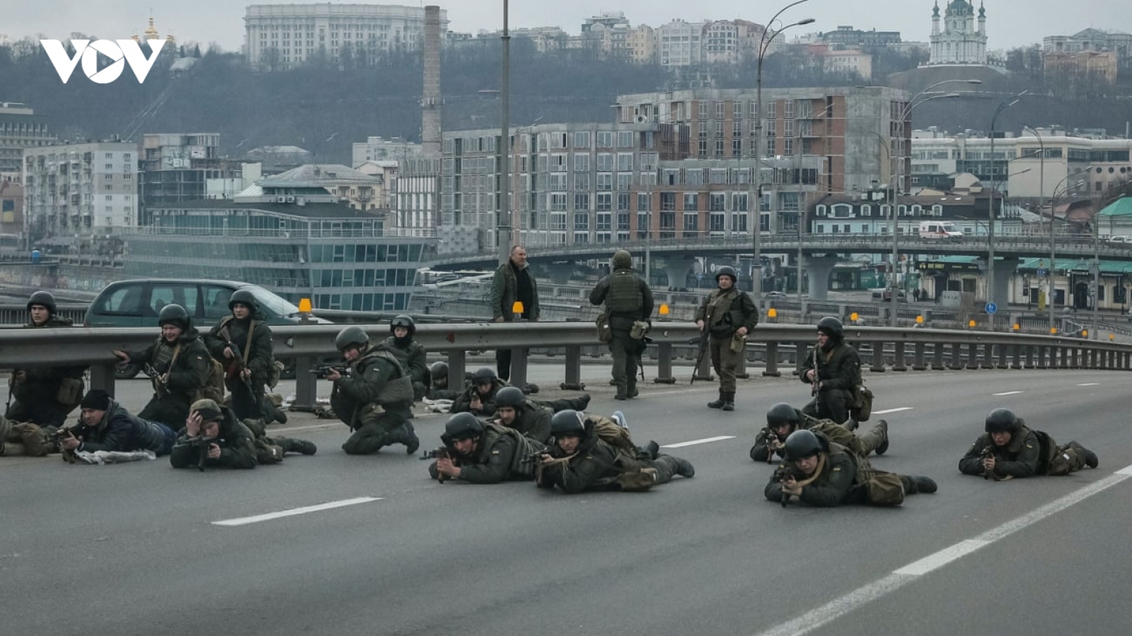 Tình báo Anh: Số lượng lớn quân đội Nga chỉ cách trung tâm Kiev gần 30km
