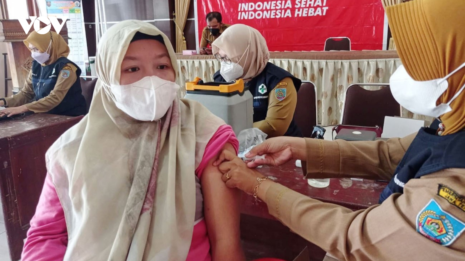 Hàng triệu người Indonesia phải tiêm chủng lại vaccine Covid-19