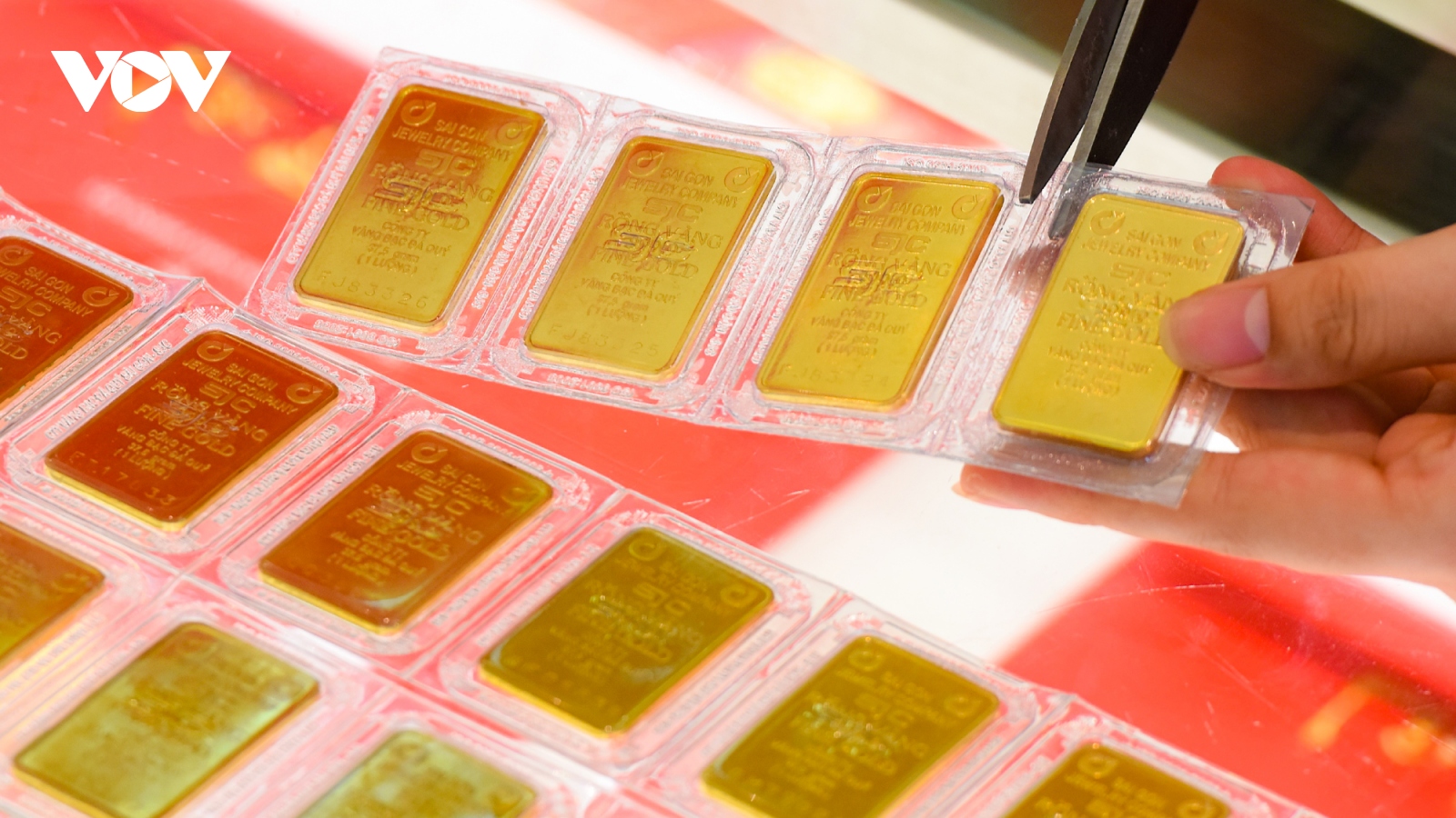 Giá vàng SJC tiếp tục tăng cao theo đà tăng của vàng thế giới 