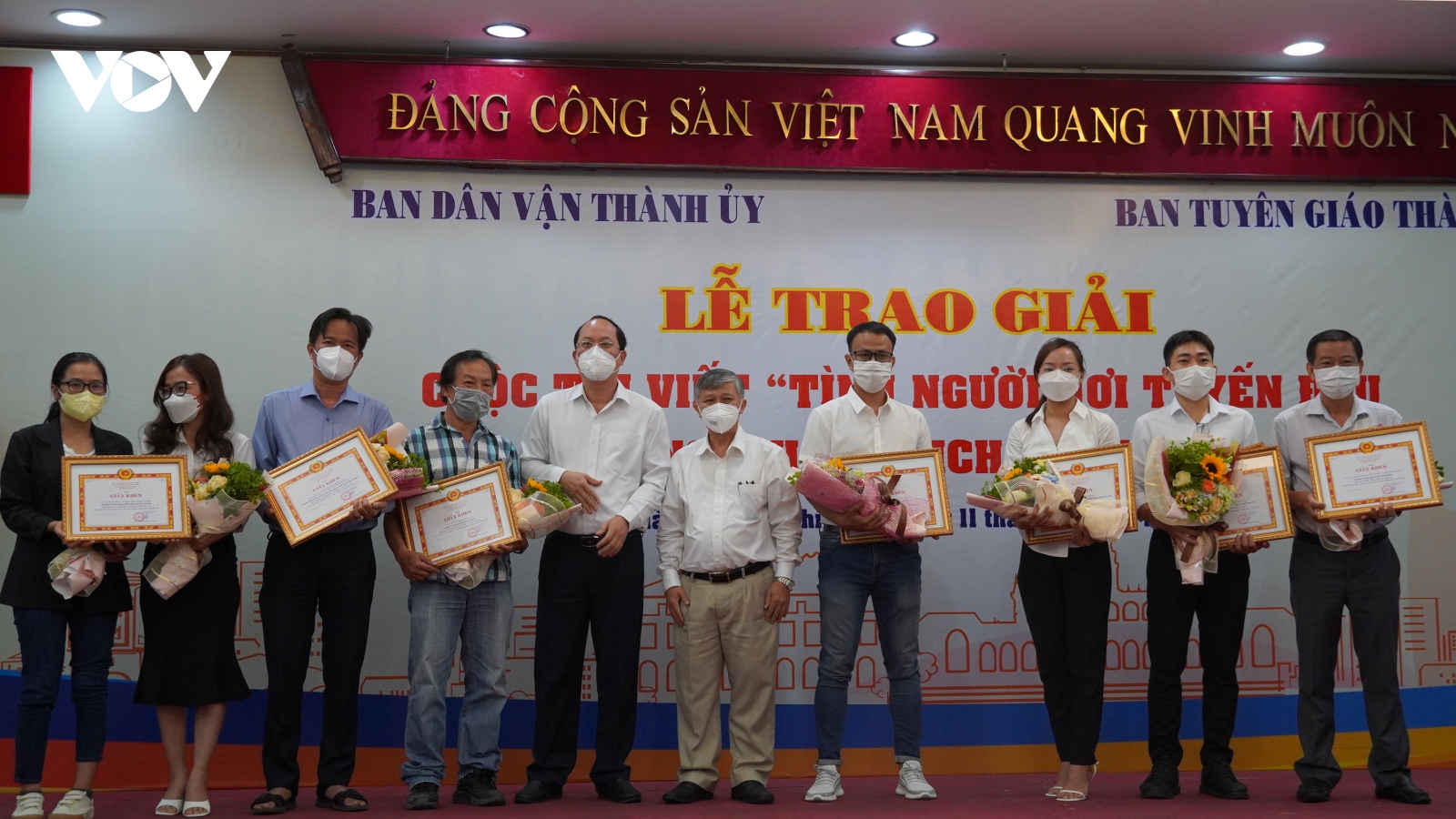 TP.HCM trao giải cuộc thi viết “Tình người nơi tuyến đầu chống dịch COVID-19”