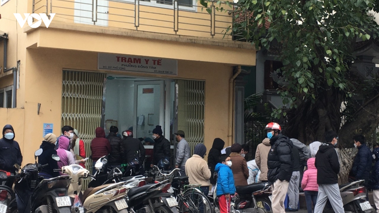 F0 chen chúc nhờ nhân viên y tế phường xét nghiệm hộ