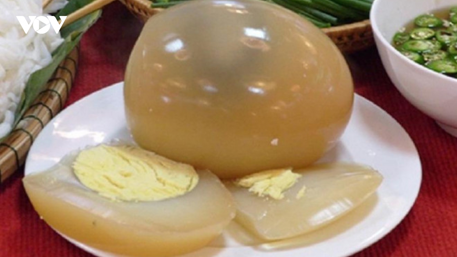 Trứng đà điểu "siêu to khổng lồ" nặng gần 2kg/quả