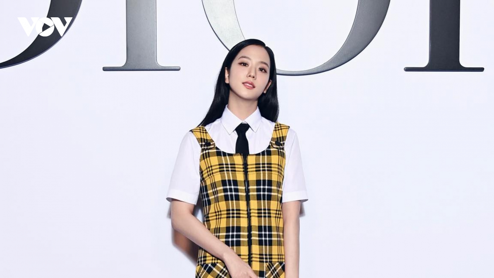 Jisoo (BLACKPINK) "gây bão" khi tham dự show diễn Dior tại Tuần lễ thời trang Paris